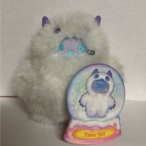 ShinWoo Cold Bear Hug Blind Box Plush Pendent (Timid Yeti)